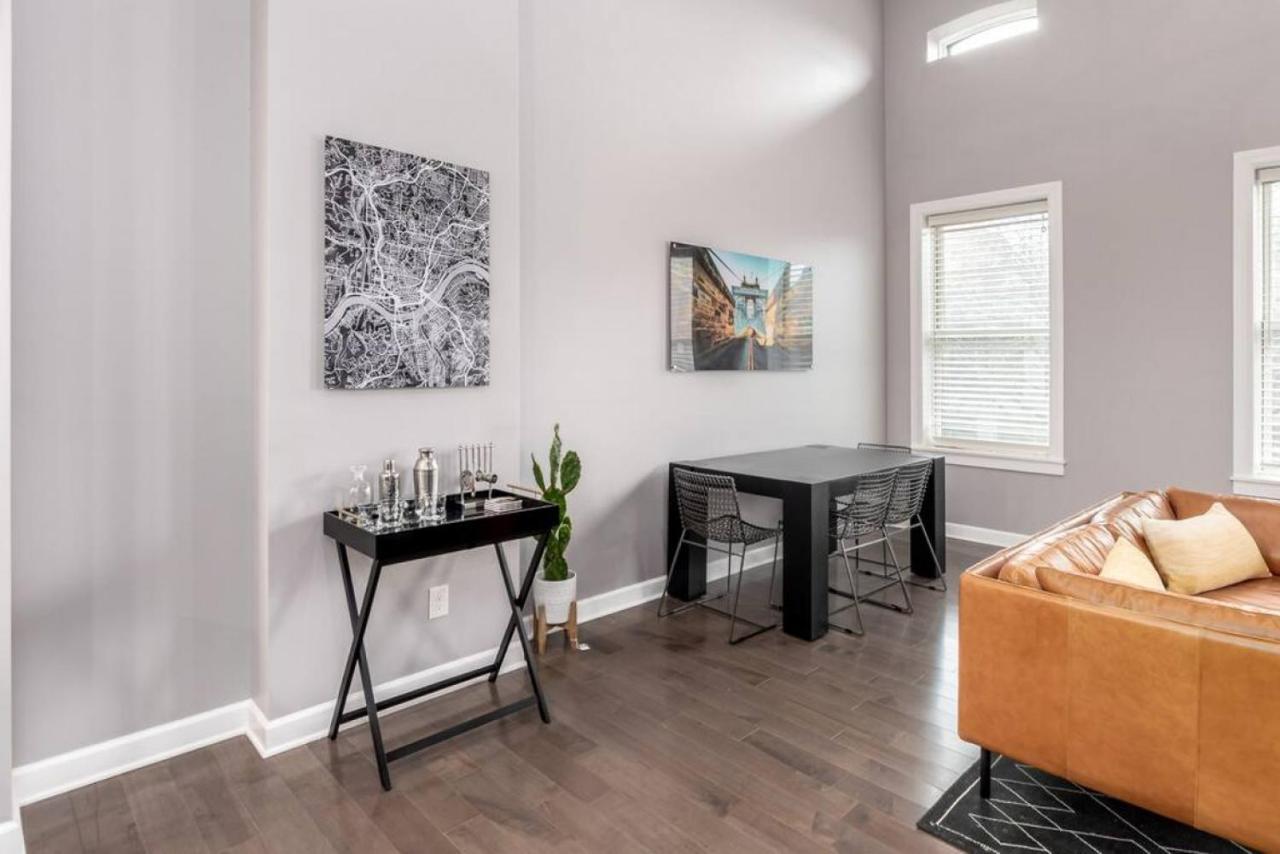 Soaring 2-Bedroom Parkside Loft Walkable To It All 신시내티 외부 사진