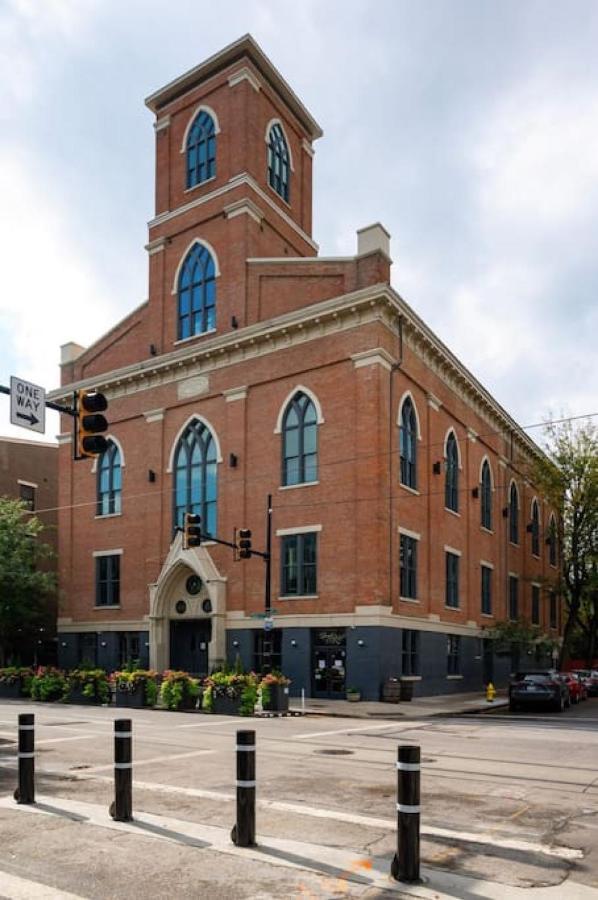 Soaring 2-Bedroom Parkside Loft Walkable To It All 신시내티 외부 사진